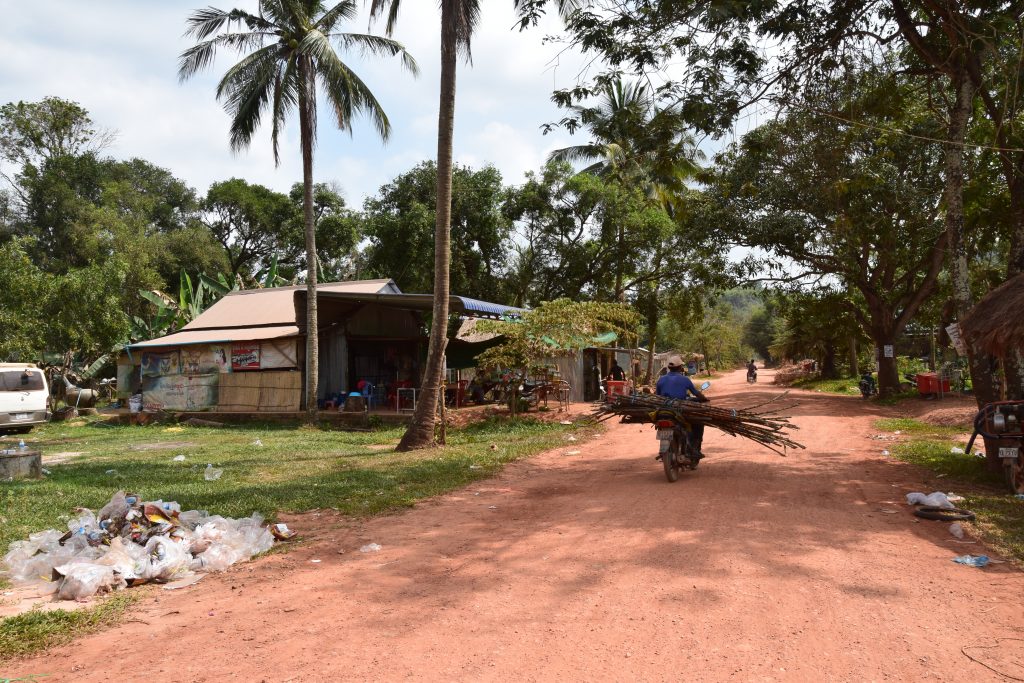 Sandpiste auf dem Weg zu La Plantation in Kampot