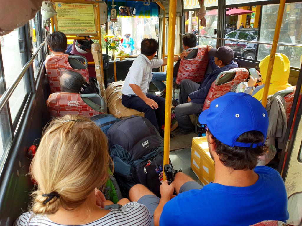 Im Local Bus von Da Nang nach Hoi An